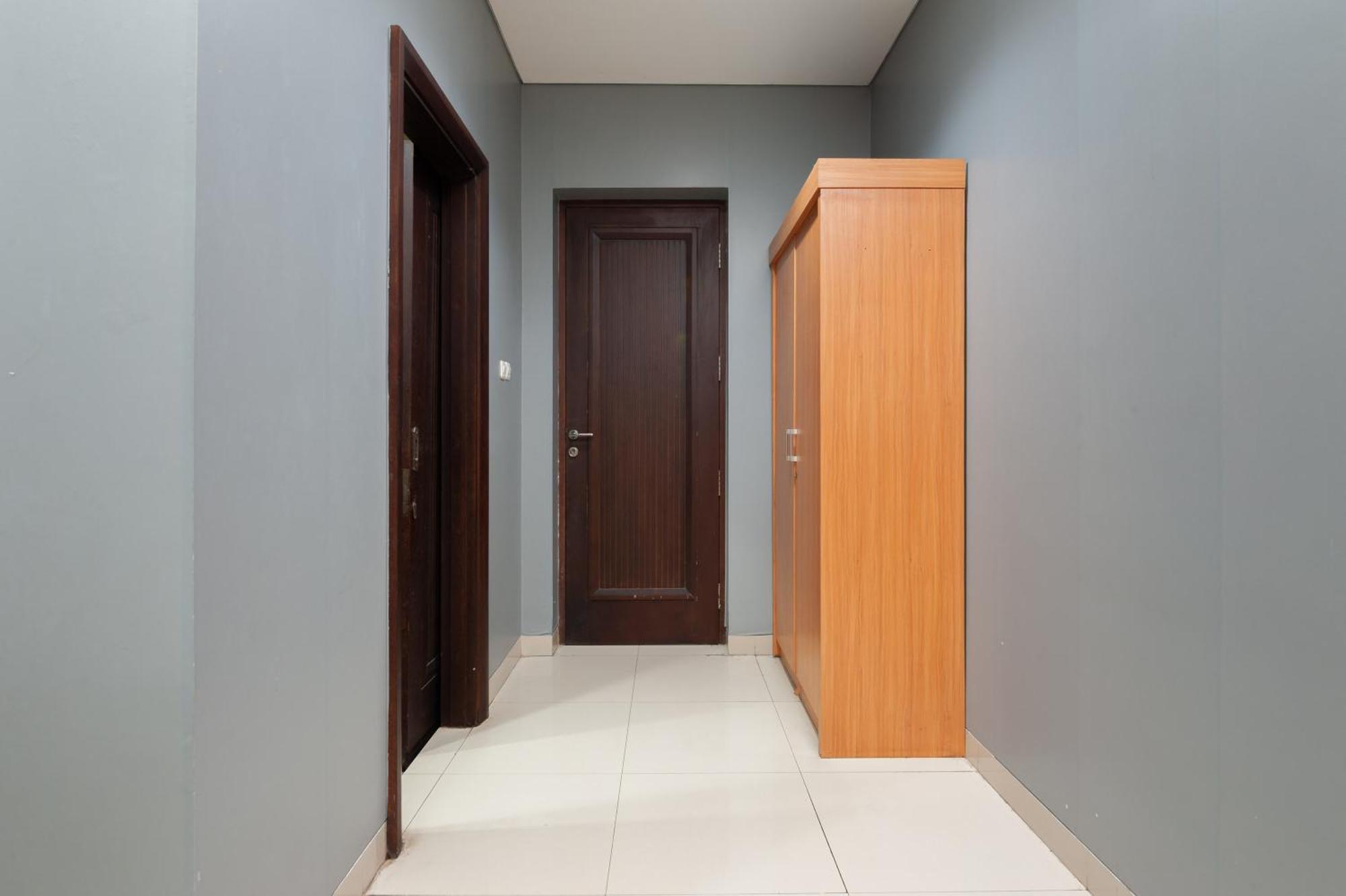 Reddoorz Plus Near Kelapa Dua Kebon Jeruk Jakarta Exteriör bild