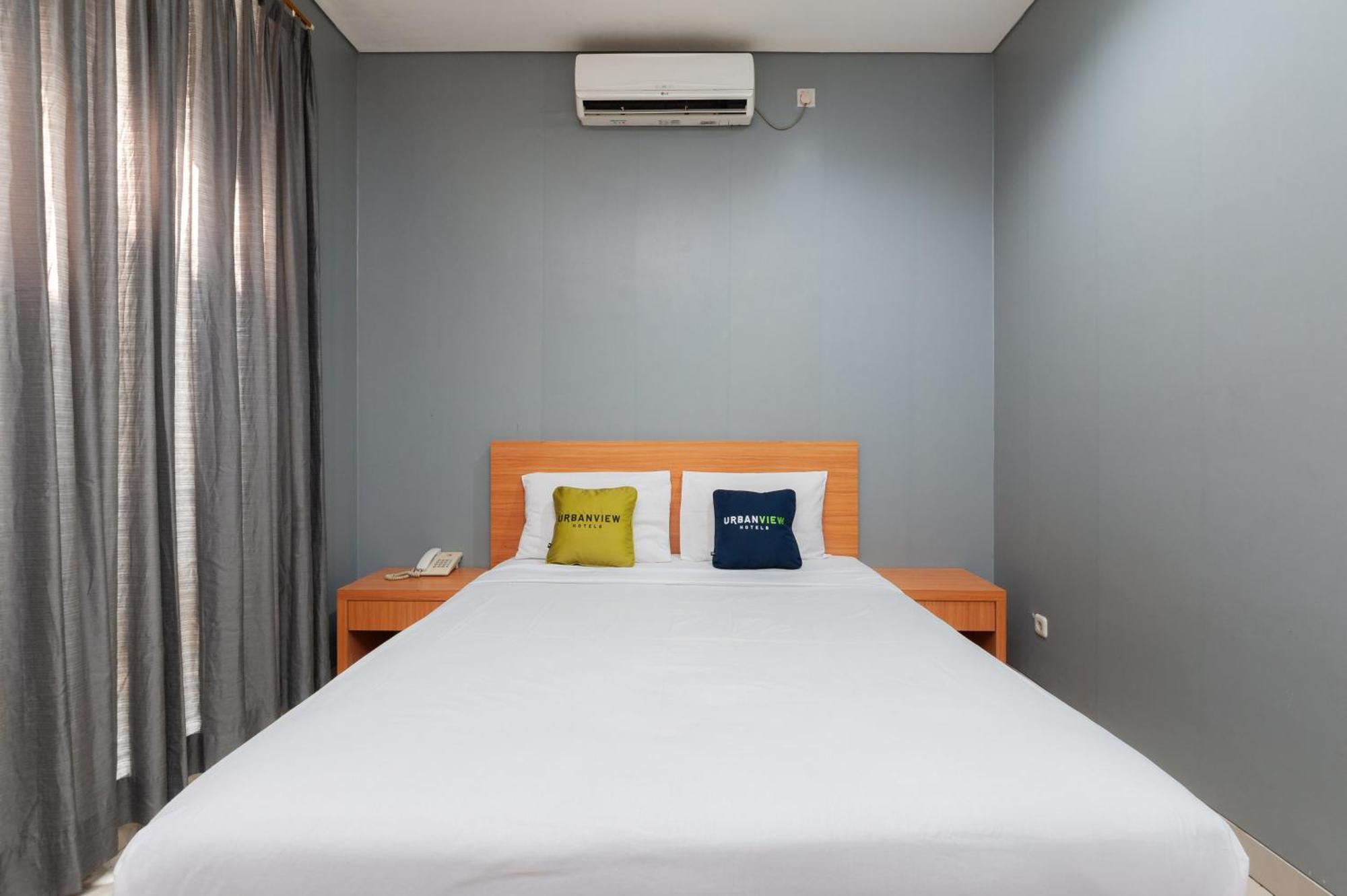Reddoorz Plus Near Kelapa Dua Kebon Jeruk Jakarta Exteriör bild
