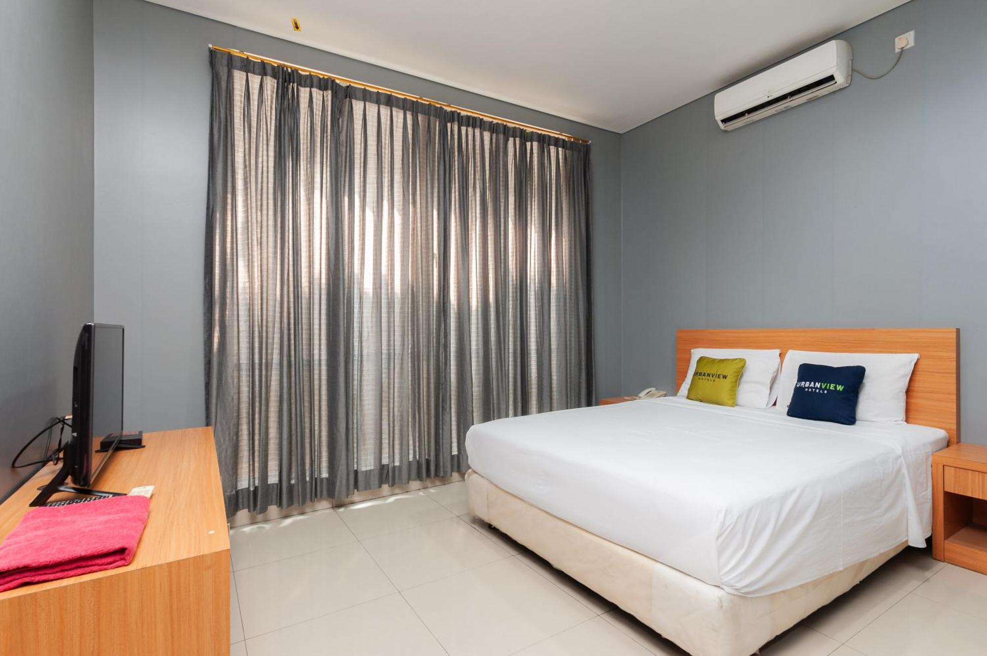 Reddoorz Plus Near Kelapa Dua Kebon Jeruk Jakarta Exteriör bild