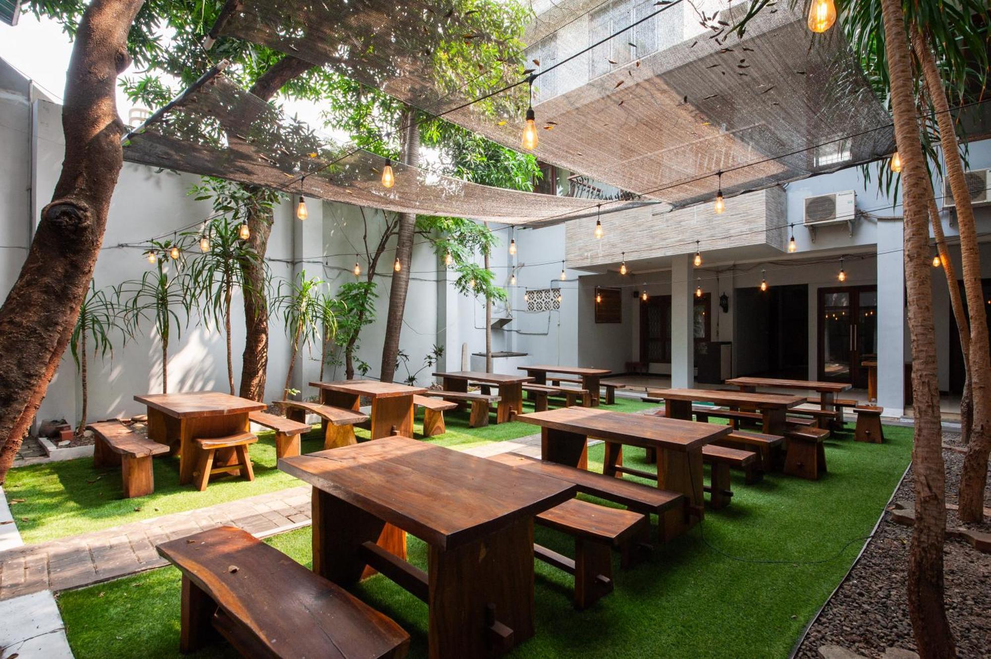 Reddoorz Plus Near Kelapa Dua Kebon Jeruk Jakarta Exteriör bild