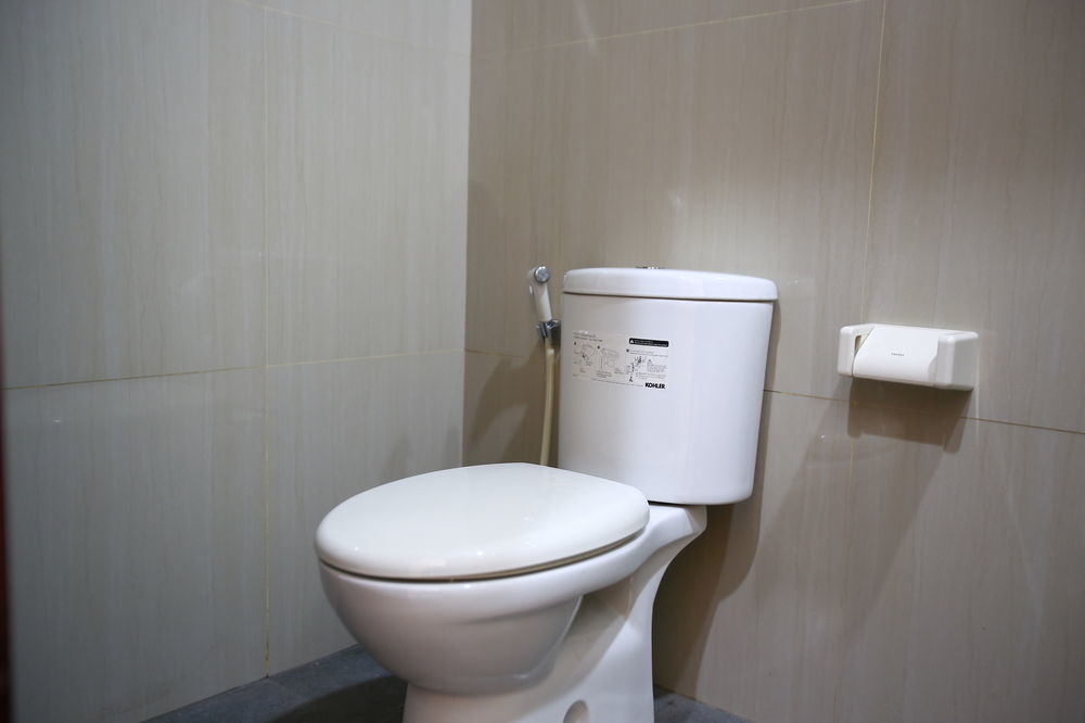 Reddoorz Plus Near Kelapa Dua Kebon Jeruk Jakarta Exteriör bild